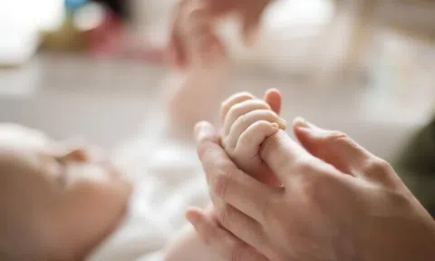 Có quan hệ tình cảm với 2 anh em sinh đôi, cô gái gặp tình huống hy hữu khi làm ADN không thể xác định cha ruột của con