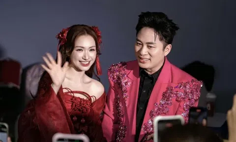 Tùng Dương dựng sân khấu rộng 90m với 100 vũ công, Hòa Minzy là khách mời tiếp theo lộ diện