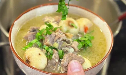 Cách nấu vịt om sấu đơn giản tại nhà, ăn với cơm hay bún đều quá hợp trong mùa thu