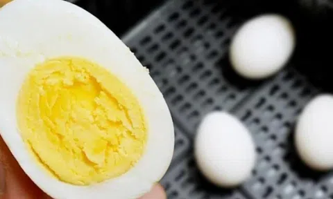Hóa ra trứng cũng có thể luộc bằng nồi chiên không dầu, cách làm đơn giản đến bất ngờ