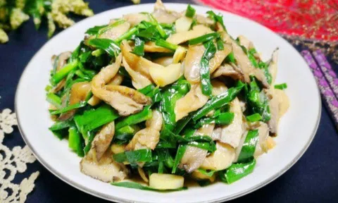 Chỉ là 2 loại rau nhưng xào chung với nhau vừa ngon, rẻ tiền mà siêu bổ, khỏe gan, tốt cho thận