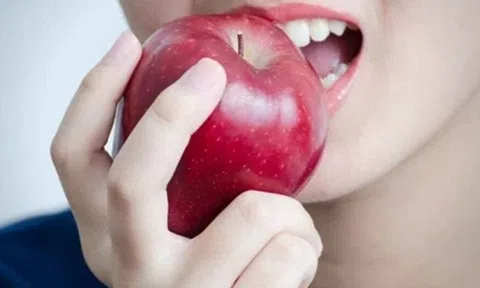 Trong quả táo có một bộ phận cực độc, nếu ăn nhiều có thể gây nguy hiểm đến tính mạng