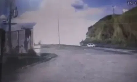 Chiếc xe tải bất ngờ phát nổ như bom trên cao tốc, danh tính nạn nhân khiến nhiều người xót xa