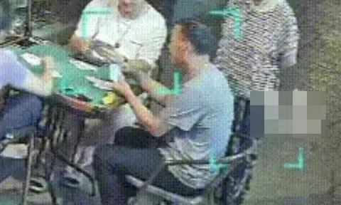 Camera an ninh ghi lại cảnh tượng chấn động: Cụ bà chiến thắng tử thần chỉ nhờ một quyết định trong chớp mắt