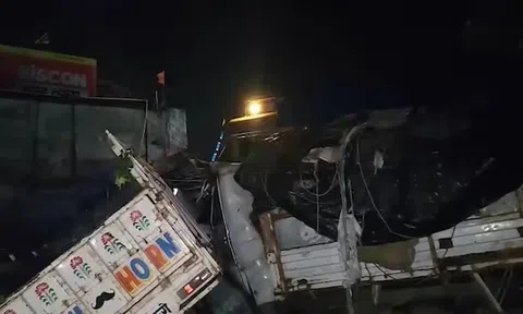 Xe tải mất kiểm soát đâm vào khu chợ đông đúc, 4 người thiệt mạng: Hiện trường thảm khốc