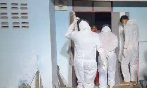 Mẹ già hớt hải đến phòng trọ con trai, vừa hé cửa đã ngã quỵ trước cảnh tượng kinh hoàng