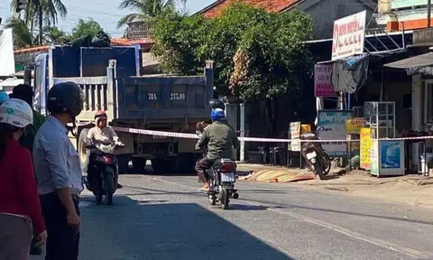 Hiện trường vụ xe tải va chạm xe máy cùng chiều, 2 mẹ con thương vong