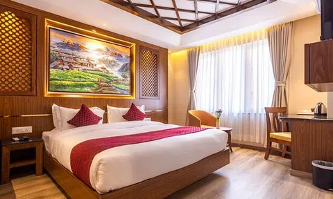 Điều gì khiến giá phòng khách sạn tăng, giảm chóng mặt chỉ trong một ngày?