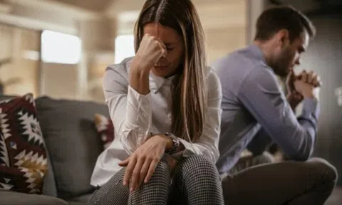 Phát hiện tờ giấy khám thai có tên vợ, tôi sướng rơn người nhưng chỉ 2 tiếng sau tôi đã phải viết đơn ly hôn