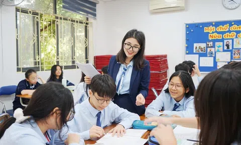Bộ GD&ĐT siết chặt dạy thêm, lạm thu và sắp xếp lại trường học trước năm học mới