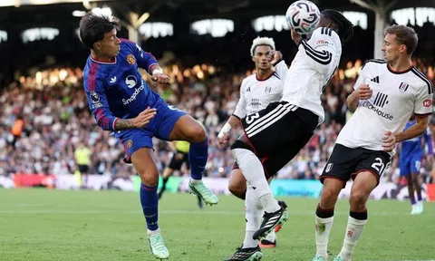 Công bố bản ghi âm VAR vụ MU bị từ chối penalty: Sự thật đằng sau quyết định gây tranh cãi