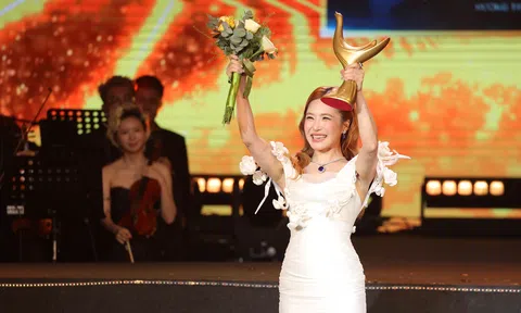 Hương Tràm xúc động nhận Album của năm tại Cống hiến 2026: “Luôn có một 'đại dương' bên tôi”