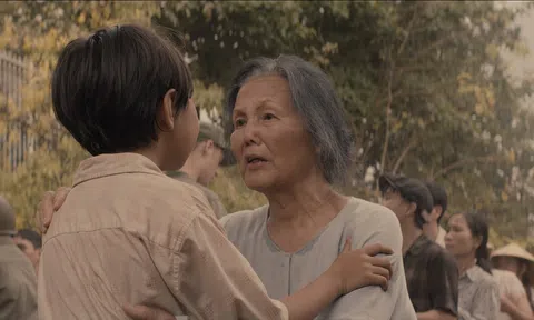 “Mãi nợ một lời tạm biệt” hé lộ cảnh chia ly bà cháu, Kiều Chinh khiến khán giả nghẹn ngào