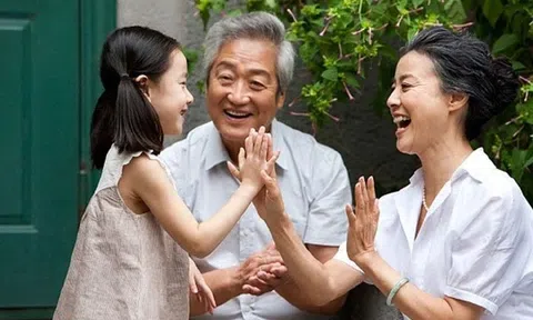 Trông cháu suốt kỳ nghỉ hè, người đàn ông U70 nảy sinh ý định đòi tiền công