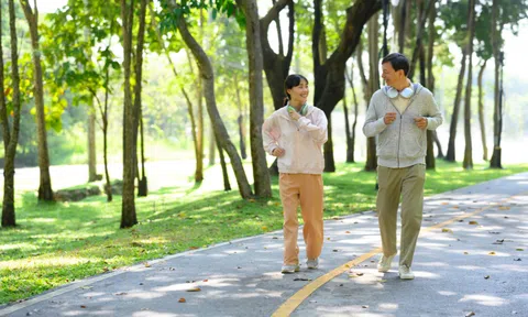 Đi bộ kiểu Nhật: Bài tập đơn giản giúp cải thiện sức khỏe toàn diện