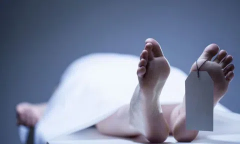 Phát hiện thi thể người phụ nữ trong nhà vệ sinh công cộng, phong tỏa hiện trường điều tra