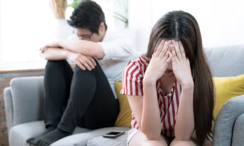 Nghi chồng ngoại tình sau những buổi họp phụ huynh, tôi chỉ biết khóc khi phát hiện bí mật liên quan đến con trai