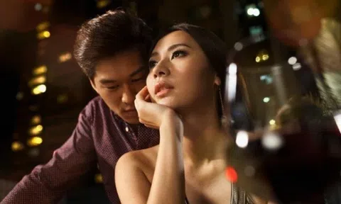 Vì sao phụ nữ từ 45–55 tuổi dễ ngoại tình hơn? 3 dấu hiệu trong đời sống vợ chồng đàn ông cần lưu ý