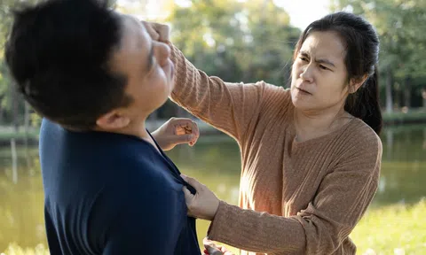 Bị vợ bạo hành gần 60 năm, cụ ông 85 tuổi làm một việc không thể ngờ ngay sau ly hôn