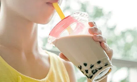 Người phụ nữ máu trắng đục như sữa sau nửa tháng vì thói quen uống trà sữa: Bác sĩ đưa ra cảnh báo khẩn