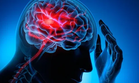 Người đàn ông bán hàng ngồi bất động bên quầy, khách đến gần mới phát hiện đã tử vong