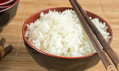 Không phải thực phẩm ôi thiu, ăn cơm kiểu này mới là nguồn gây ngộ độc nhiều người bỏ qua