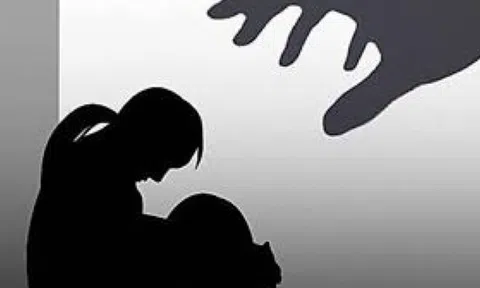 Người phụ nữ bị khâu kín môi suốt hơn 1 ngày, màn trốn chạy với mảnh giấy "Xin hãy cứu tôi" gây ám ảnh