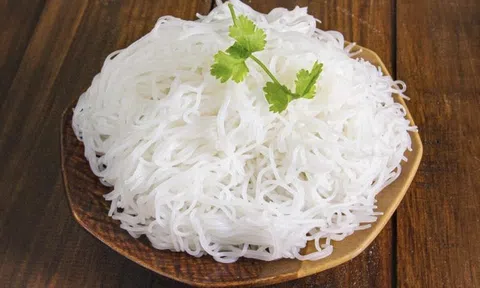 5 sai lầm khi bảo quản bún trong tủ lạnh khiến thực phẩm nhanh hỏng, tiềm ẩn nguy cơ ảnh hưởng đến sức khỏe