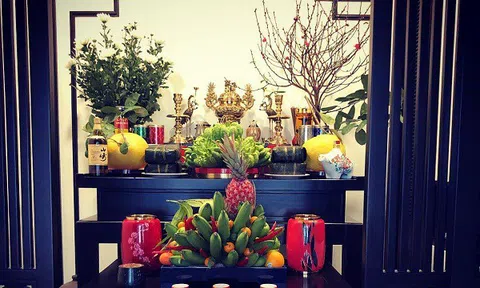 Lau dọn ban thờ ngày Tết và rút tỉa chân nhang chỉ cần nhớ những điều này đảm bảo tài lộc ùn ùn kéo đến