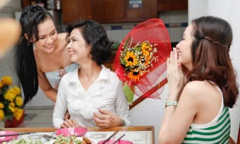 Gợi ý 10 món quà tặng ngày 8/3 ý nghĩa khiến mẹ bất ngờ