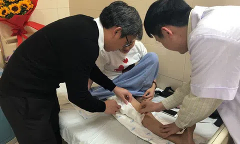 Bệnh nhân đầu tiên đi lại được bằng xương đùi nhân tạo ở Việt Nam
