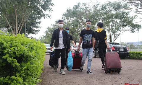 Hình ảnh ấm lòng mùa dịch: Sinh viên Hà Nội tất bật thu dọn nhường hơn 2000 chỗ cách ly Covid-19