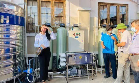 Vợ chồng Thủy Tiên quyên góp được hơn 13 tỷ đồng, giúp người miền Tây vượt qua hạn mặn