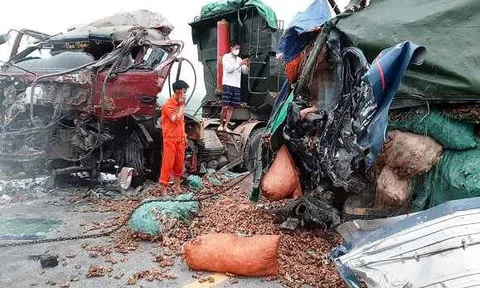 Xe tải tông nhau, hậu quả 2 người thiệt mạng thương tâm