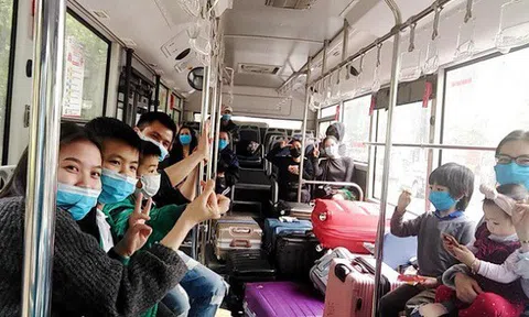 Chia sẻ của những tài xế trên chuyến xe buýt đặc biệt đưa người hết cách ly về về địa phương