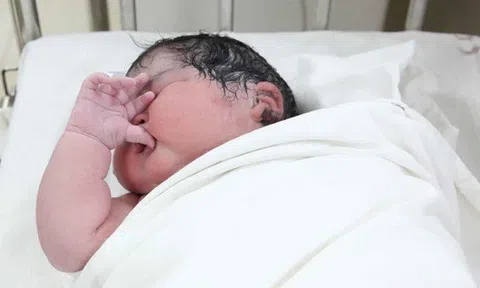 Tin tức đời sống mới nhất ngày 7/4/2020: Bé gái chào đời nặng 6 kg