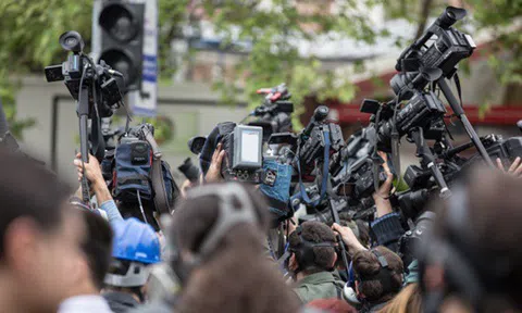 Thời của Tạp chí (phần 4): Cận cảnh và soi chiếu