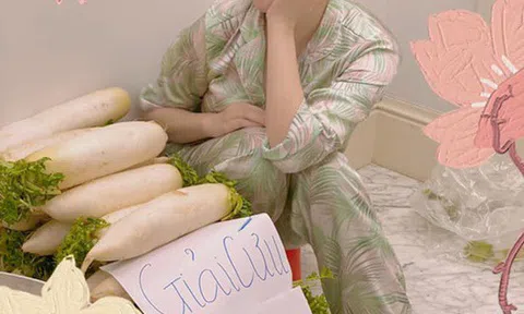 Hoa hậu Nguyễn Thị Huyền để lộ hình ảnh con gái trong clip khoe đồ ăn