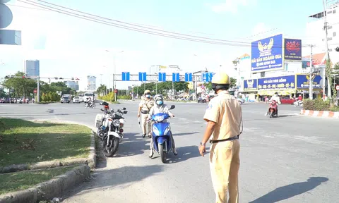 Đang chờ cấp giấy phép lái xe có được điều khiển phương tiện?