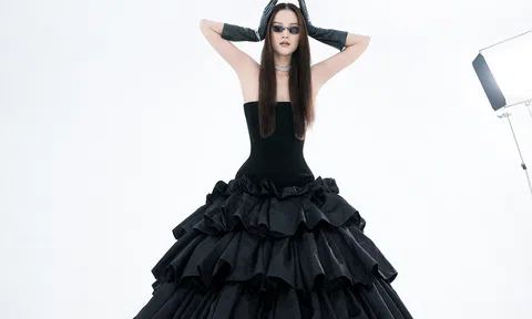 NTK Trần Hùng ra mắt BST lấy cảm hứng “nàng thơ” Hương Ly tại London Fashion Week