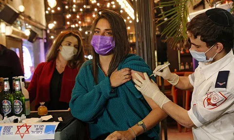 Một nửa dân số được tiêm vaccine COVID-19, Israel tự tin mở cửa trở lại