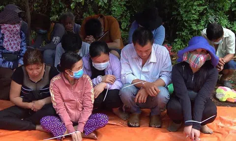 Hàng loạt "quý bà" đi ôtô sang trọng từ TP.HCM về Tiền Giang đánh bạc