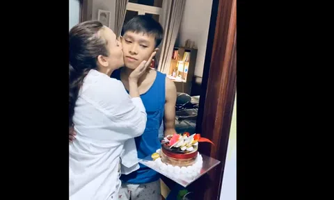 Phi Nhung tổ chức sinh nhật 18 tuổi cho Hồ Văn Cường hậu nghi vấn "mẹ con bất hòa"