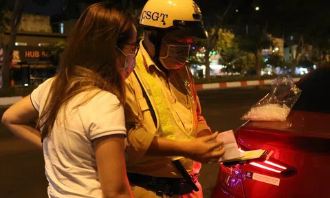 Uống vài lon bia, nữ tài xế ô tô bị xử phạt "kịch khung"