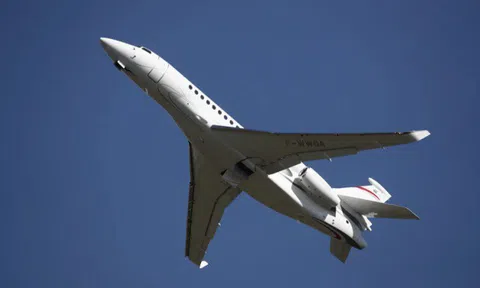 Ấn Độ "quay cuồng" vì dịch COVID-19, giới siêu giàu thuê máy bay phản lực chạy khỏi quê nhà