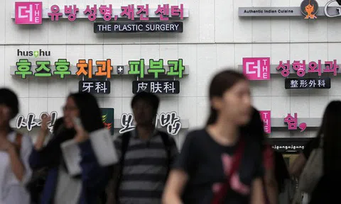 Nỗi ám ảnh kinh hoàng về nạn 'bác sĩ ma' phẫu thuật thẩm mỹ ở Hàn Quốc