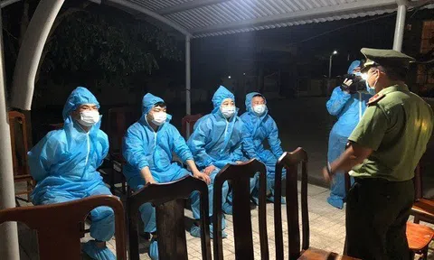 Tại chốt phòng dịch COVID-19, 2 thanh niên Việt Nam nhanh chân chạy trốn, 'bỏ lại' 4 người Trung Quốc