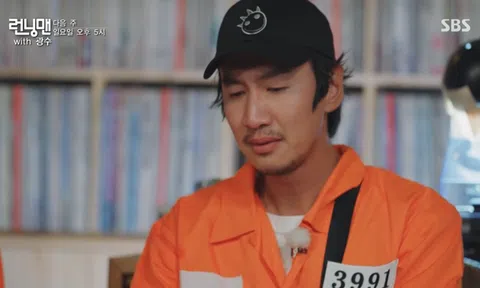 Lee Kwang Soo chia tay Running Man trong nước mắt