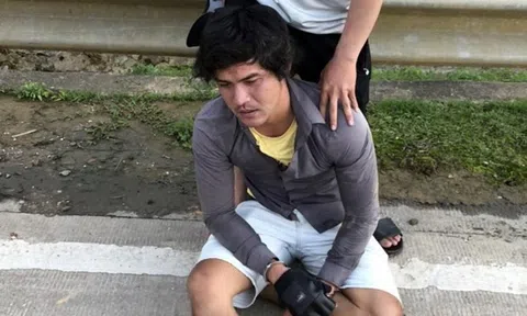 Bị yêu cầu khai báo y tế, thanh niên giở thói "côn đồ" khiến 2 CSGT bị thương