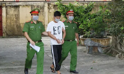 Trai trẻ đột nhập tiệm vàng trộm 30 đôi bông tai